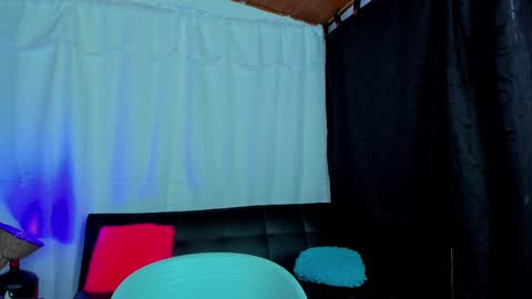 MAX     online show from February 28, 2025, 4:20 pm