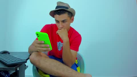 Snapshot of max_wild01 chatting on June 1, 2026, 5:20 am MAX online show from June 1, 2026, 5:20 am