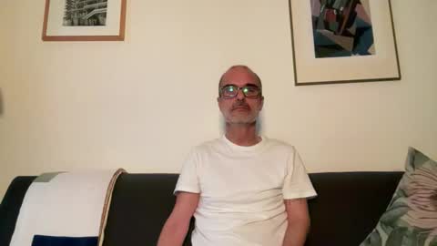 Max Mikado online show from May 1, 2026, 6:34 pm