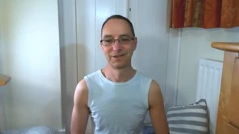 Max Davies online show from April 26, 2026, 7:28 am