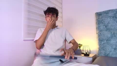 Snapshot of maxfrost_1 chatting on January 7, 2026, 7:16 pm M A X F R O S T online show from January 7, 2026, 7:16 pm