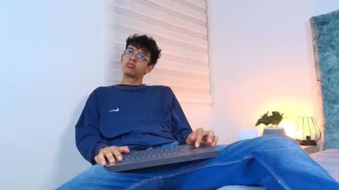 Snapshot of maxfrost_1 chatting on January 12, 2026, 7:19 pm M A X F R O S T online show from January 12, 2026, 7:19 pm