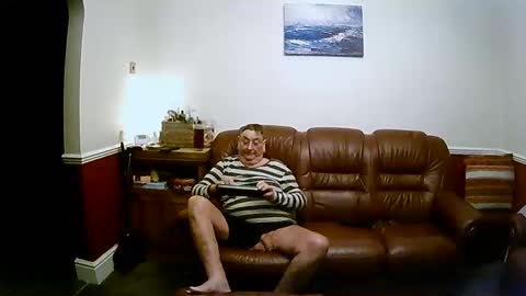 MAX online show from February 2, 2025, 12:09 am