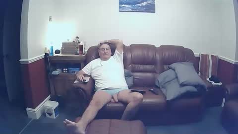 MAX online show from October 19, 2025, 9:59 pm