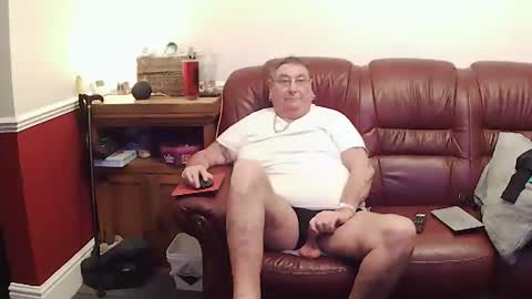 MAX online show from April 8, 2026, 10:10 pm