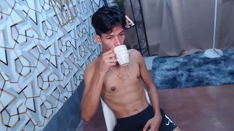 Reyn online show from February 13, 2025, 11:58 pm