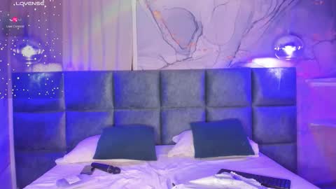 maxim online show from December 5, 2025, 4:43 am