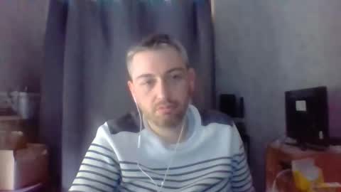 Snapshot of maximefrxx chatting on May 6, 2026, 2:33 pm Maxime online show from May 6, 2026, 2:33 pm