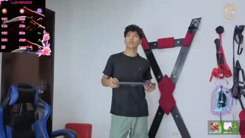 Snapshot of maximiliano_kh4lil chatting on June 19, 2026, 1:04 pm Maximiliano online show from June 19, 2026, 1:04 pm