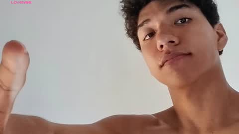 Snapshot of maximiliano_kh4lil chatting on July 16, 2026, 1:39 pm Maximiliano online show from July 16, 2026, 1:39 pm