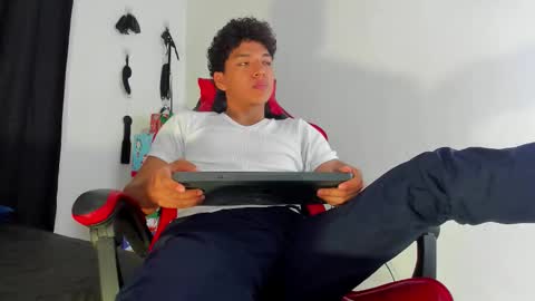 Maximiliano online show from December 15, 2025, 7:29 pm