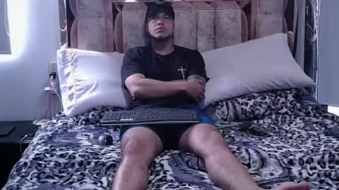 Maximilian online show from August 3, 2026, 1:27 pm