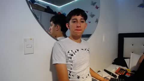 -- maximo and isa -- online show from November 8, 2025, 9:42 am