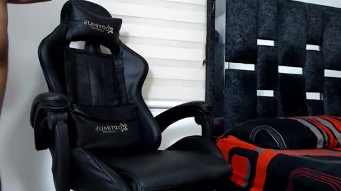 Maximo Sebastian online show from December 14, 2025, 9:30 pm