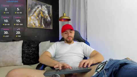 Maximo Wolf online show from October 28, 2025, 9:17 pm