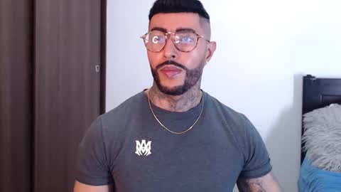 Independent Model online show from January 28, 2025, 2:11 am