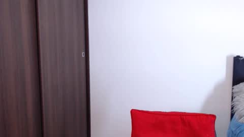 Independent Model online show from January 28, 2025, 5:11 am