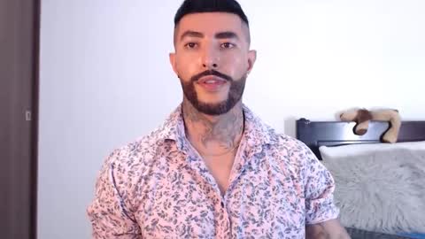 Independent Model online show from February 5, 2025, 6:13 am