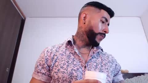 Independent Model online show from February 20, 2025, 2:18 am