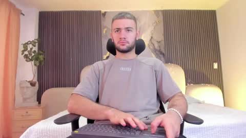 Snapshot of maximusclark1_ chatting on May 1, 2026, 12:10 pm Maximus online show from May 1, 2026, 12:10 pm
