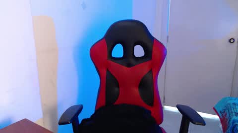 maxinesex_ online show from April 18, 2026, 3:16 pm