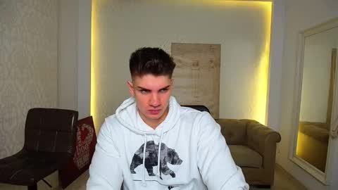 MaxKaiden online show from October 16, 2025, 4:57 am