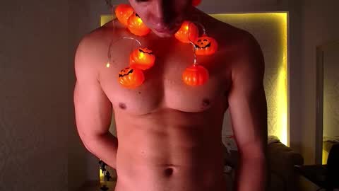 MaxKaiden online show from October 22, 2025, 4:46 am