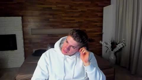 MaxKaiden online show from March 19, 2026, 5:22 am