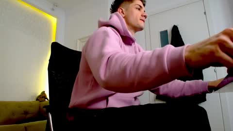 MaxKaiden online show from April 10, 2026, 4:39 am