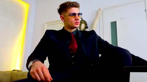 MaxKaiden online show from April 18, 2026, 5:00 am