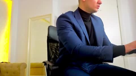 MaxKaiden online show from April 19, 2026, 4:12 am