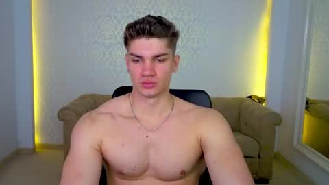 MaxKaiden online show from April 20, 2026, 4:37 am