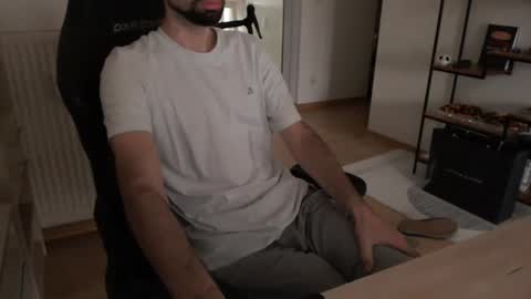 maxp0wer21 online show from December 7, 2024, 11:40 am