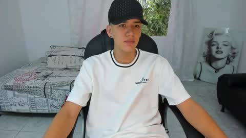 MaxThomson online show from September 27, 2025, 7:52 pm