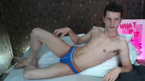 Max online show from September 14, 2025, 3:27 am