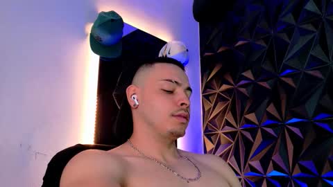 MAX online show from October 11, 2025, 7:34 pm