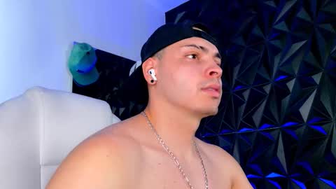 MAX online show from November 26, 2025, 6:31 pm