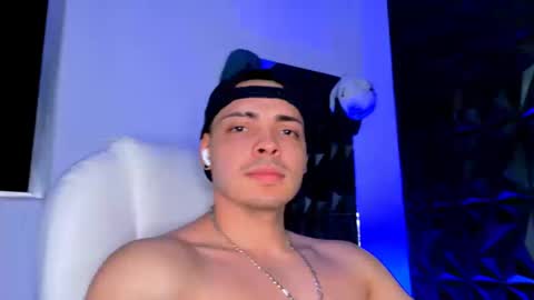 MAX online show from December 21, 2025, 12:07 am