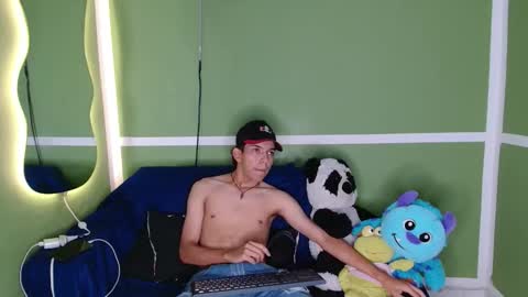 maxx_dick online show from November 21, 2025, 1:43 pm
