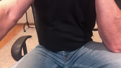 Max online show from October 22, 2025, 6:46 am