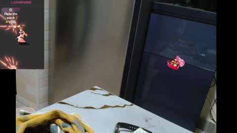 maxxinepetite online show from November 9, 2025, 8:40 pm