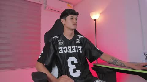 Snapshot of maxxx_0 chatting on June 5, 2026, 7:58 am max online show from June 5, 2026, 7:58 am