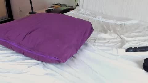 May Flower online show from February 26, 2025, 3:30 pm