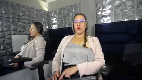 Maya online show from October 3, 2025, 1:41 pm