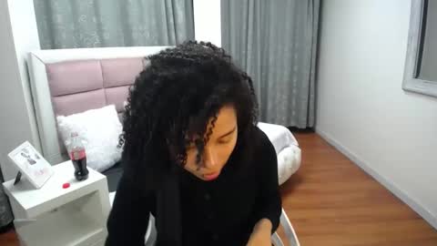 Snapshot of mayaa_ross chatting on December 14, 2024, 3:18 am Maya online show from December 14, 2024, 3:18 am