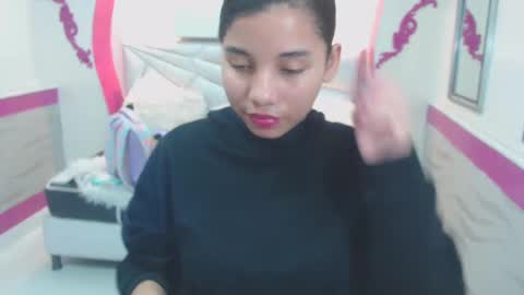 Snapshot of mayaa_ross chatting on December 19, 2024, 1:07 pm Maya online show from December 19, 2024, 1:07 pm