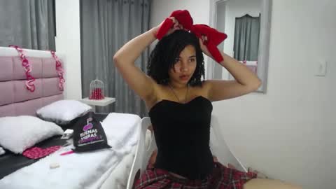 Snapshot of mayaa_ross chatting on February 15, 2025, 9:16 am Maya online show from February 15, 2025, 9:16 am