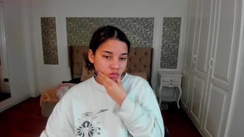 Snapshot of mayaa_ross chatting on September 25, 2025, 2:04 am Maya online show from September 25, 2025, 2:04 am