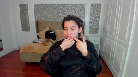 Snapshot of mayaa_ross chatting on September 26, 2025, 3:54 am Maya online show from September 26, 2025, 3:54 am