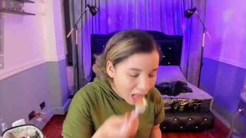 Snapshot of mayaa_ross chatting on November 21, 2025, 2:54 am Maya online show from November 21, 2025, 2:54 am